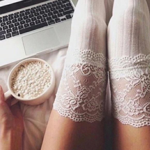 🥀NWT Cable Knit and Lace Thigh High Socks - Picture 2 of 5